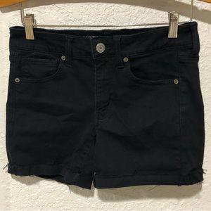 American Eagle 🦅 women’s size 6 black shorts.